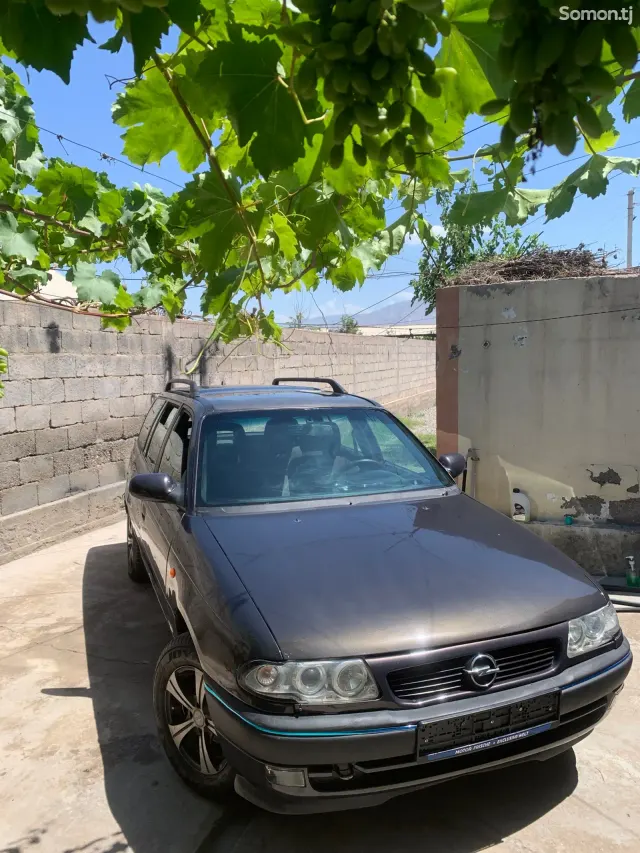 Opel Astra F 1996 · 1.6 MT