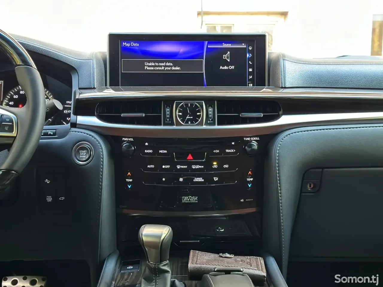 Lexus LX series 2022 · 5.7 AT