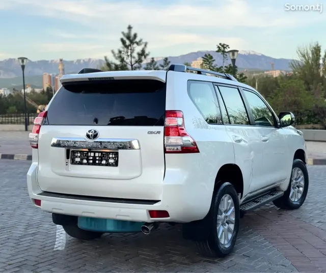 Toyota Land Cruiser Prado 2017 · 4.0 AT