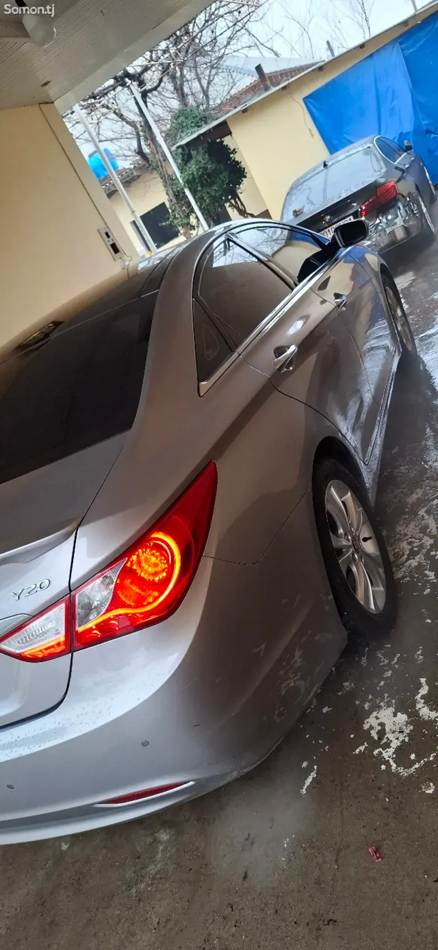 Hyundai Sonata 2010 · 2.0 AT