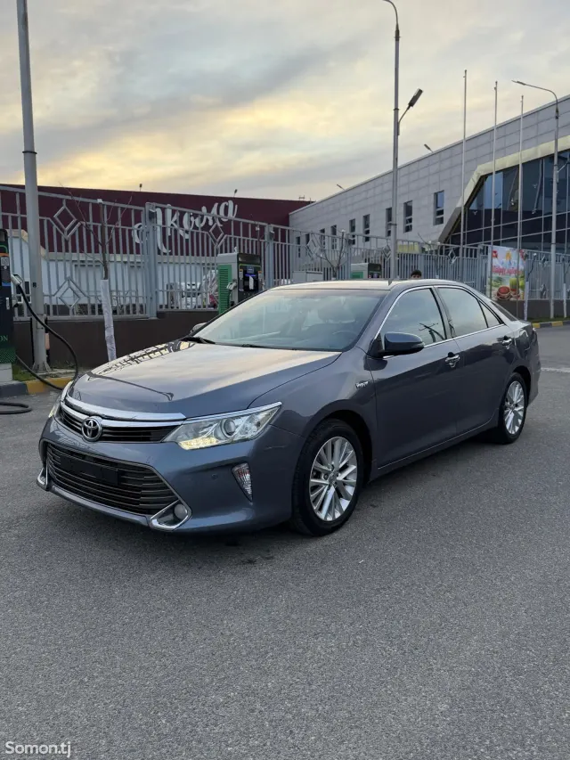 Toyota Camry 2015 · 2.0 AT