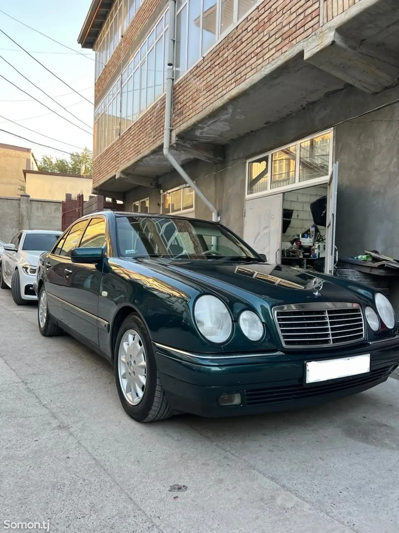 Mercedes-Benz E class 1999 · 2.3 AT