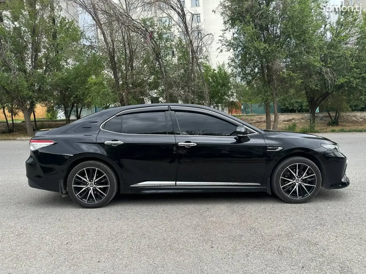 Toyota Camry 2018 · 2.5 AT