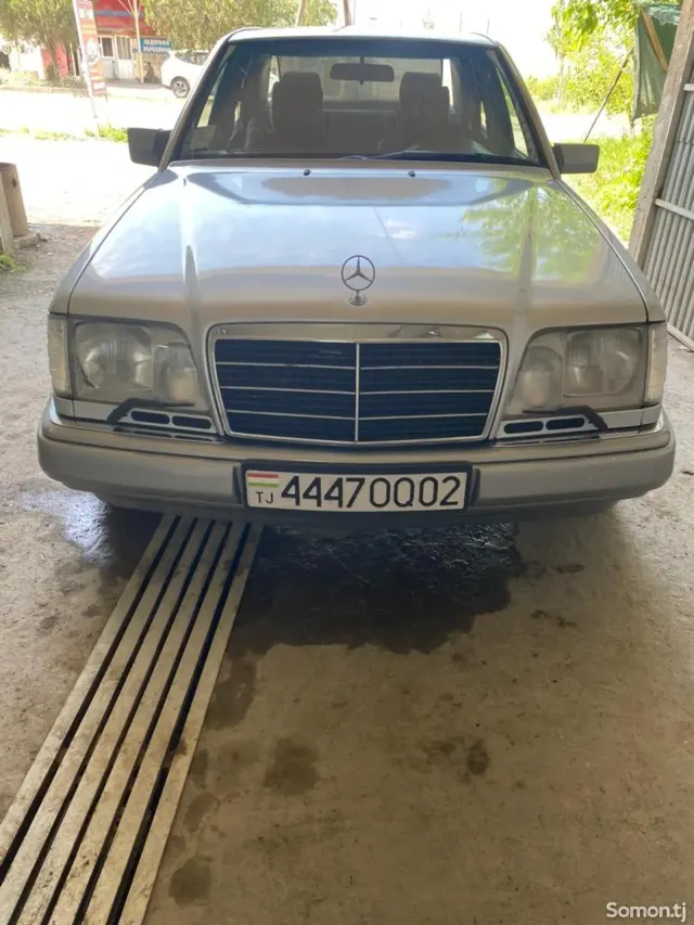 Mercedes-Benz W124 1994 · 2.0 MT