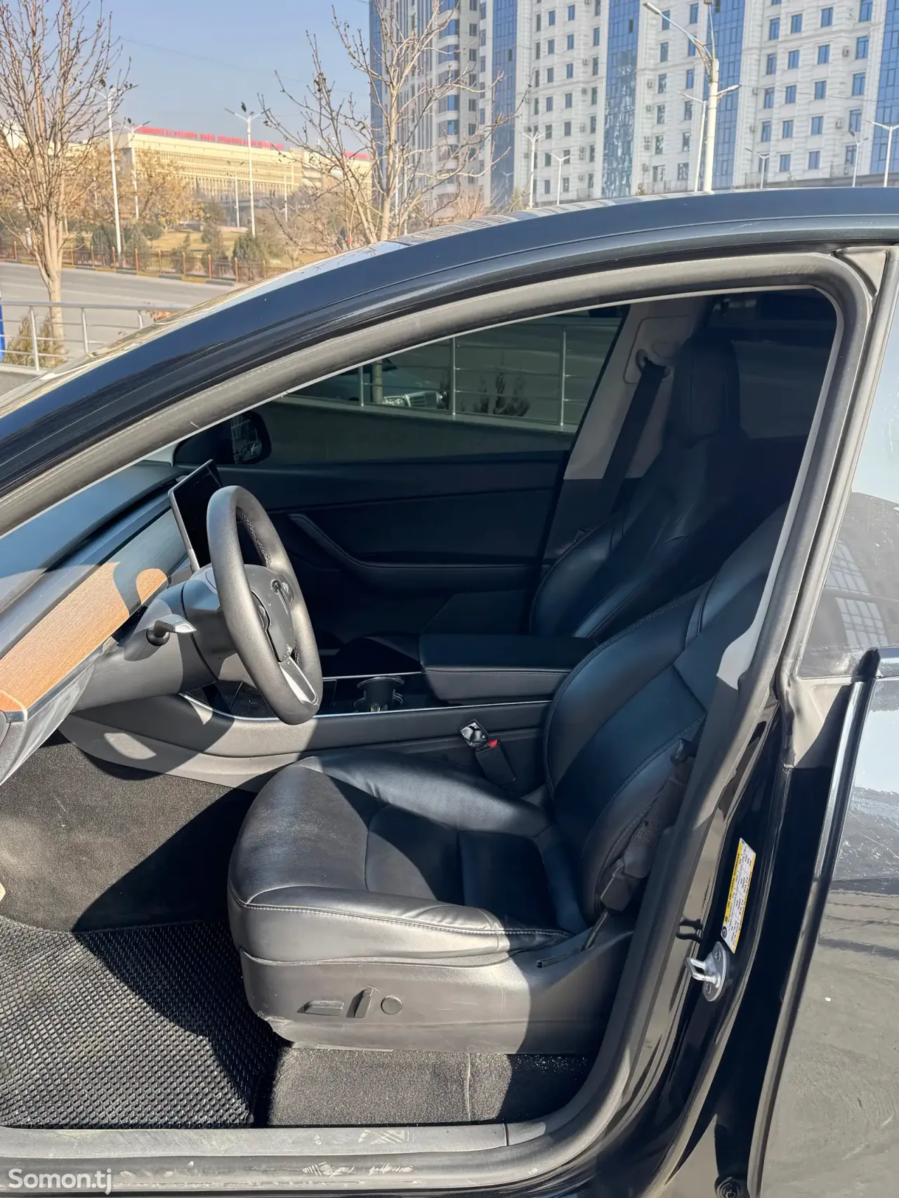 Tesla Model Y 2020 · AT