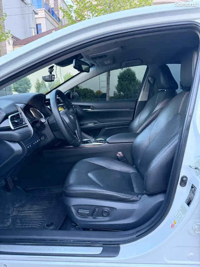 Toyota Camry 2019 · 2.5 AT