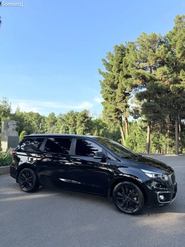 Kia Carnival 2015 · 2.2 AT