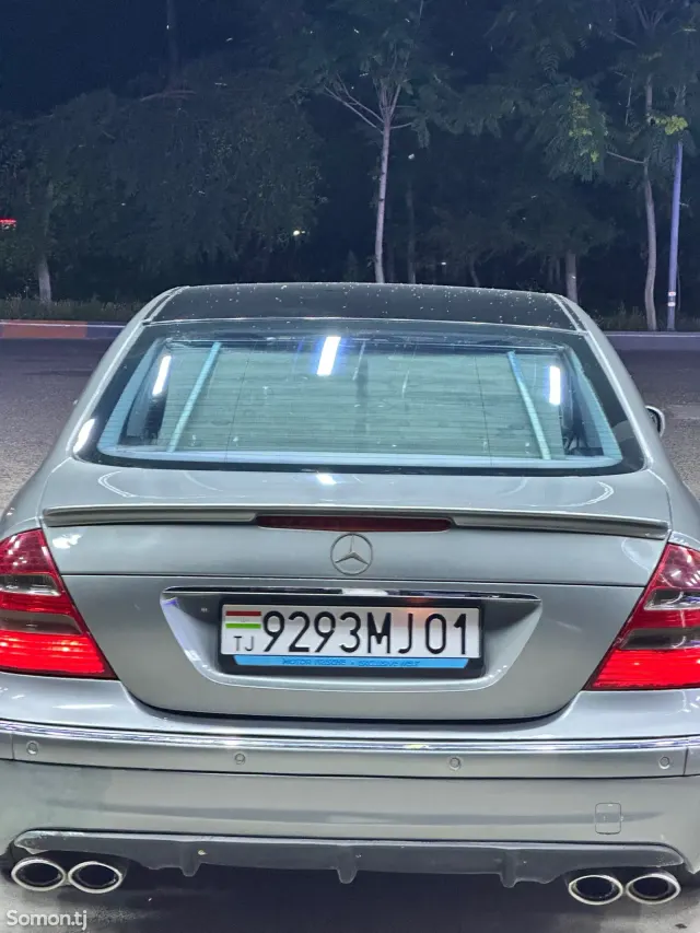 Mercedes-Benz E class 2004 · 3.2 AT