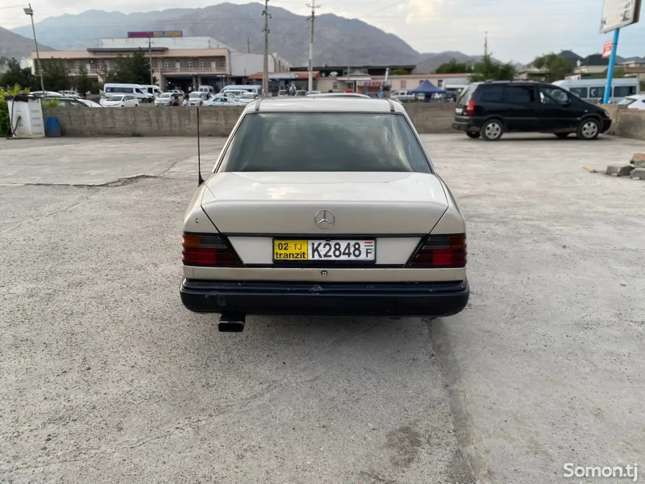 Mercedes-Benz W124 1988 · 2.5 AT