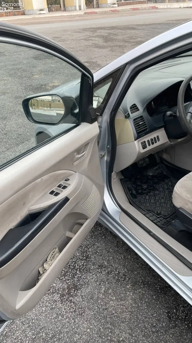 Mitsubishi Grandis 2007 · 2.4 AT