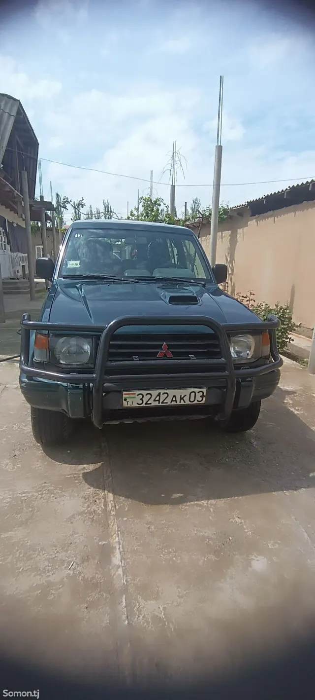 Mitsubishi Pajero 1996 · 2.7 MT
