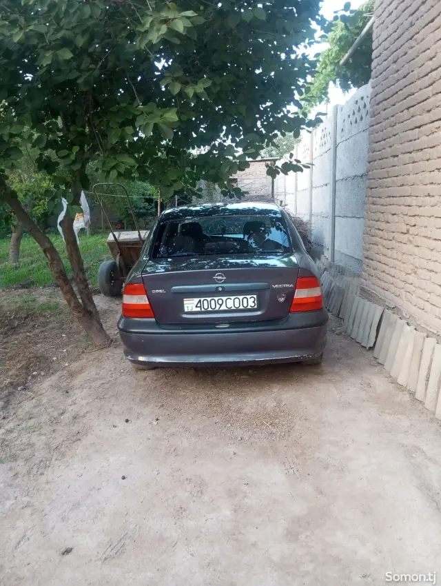 Opel Vectra B 1996 · 1.6 MT