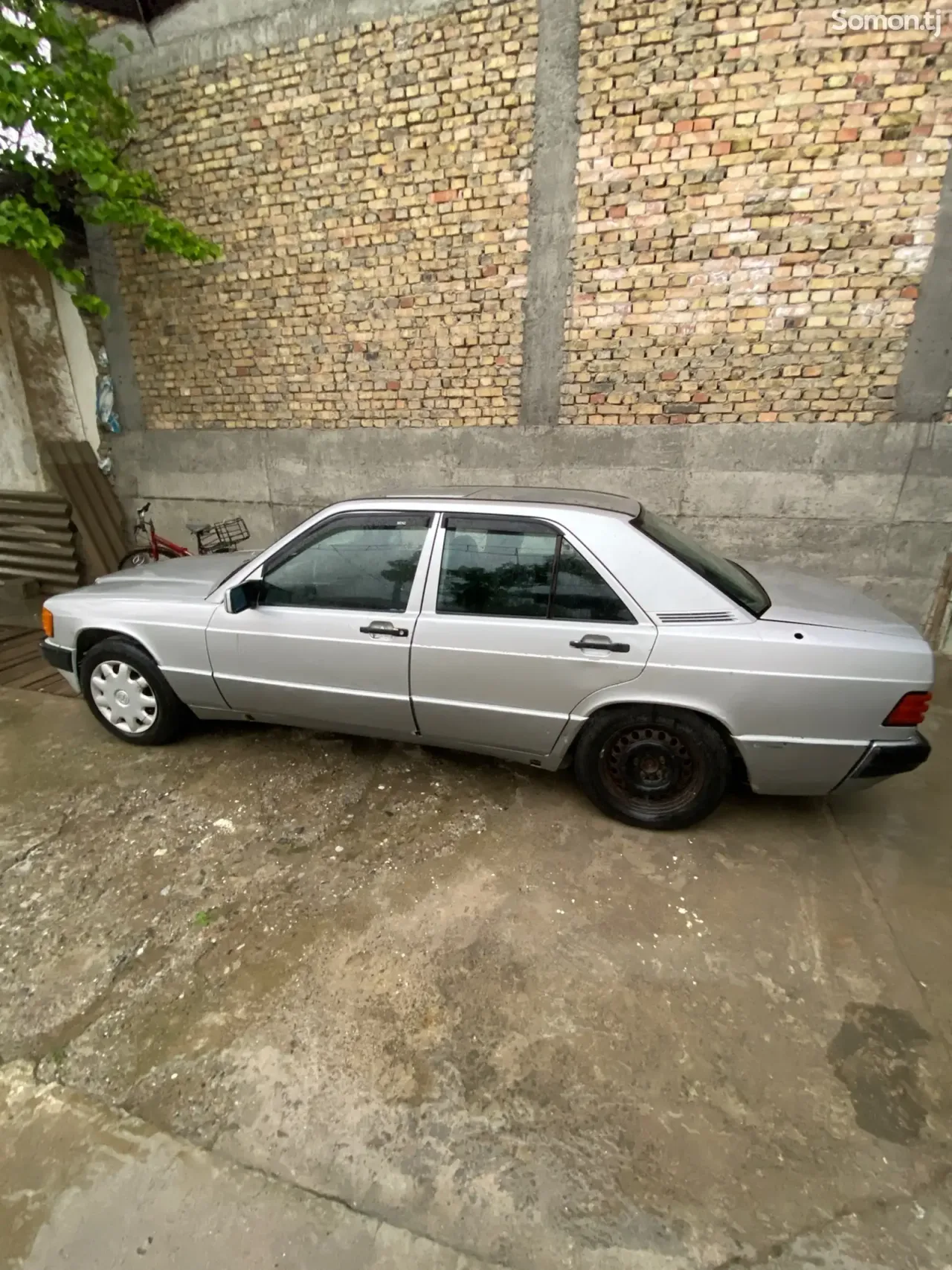 Mercedes-Benz W124 1989 · 2.0 MT
