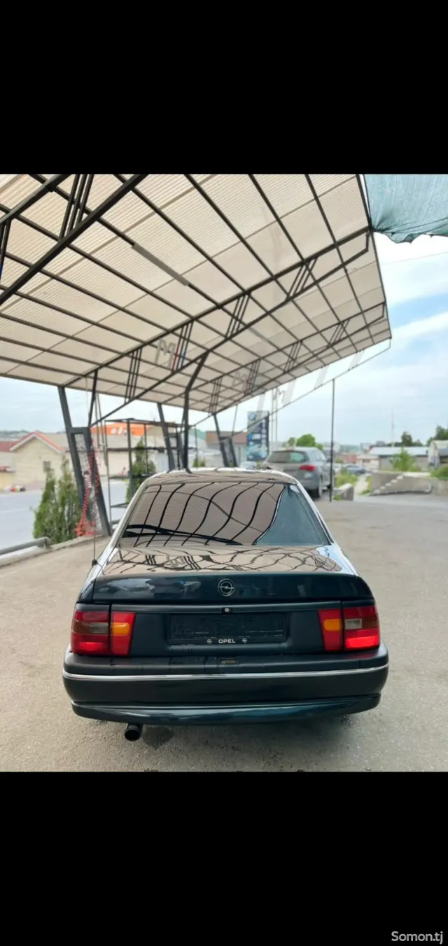 Opel Vectra A 1992 · 1.6 MT