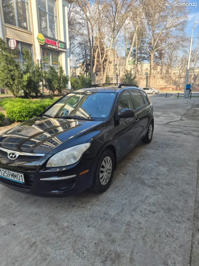 Hyundai Elantra 2011 · 2.0 AT