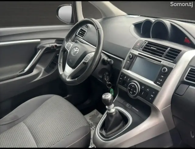 Toyota Verso 2014 · 1.6 MT