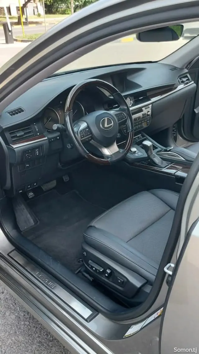 Lexus ES series 2016 · 3.0 AT
