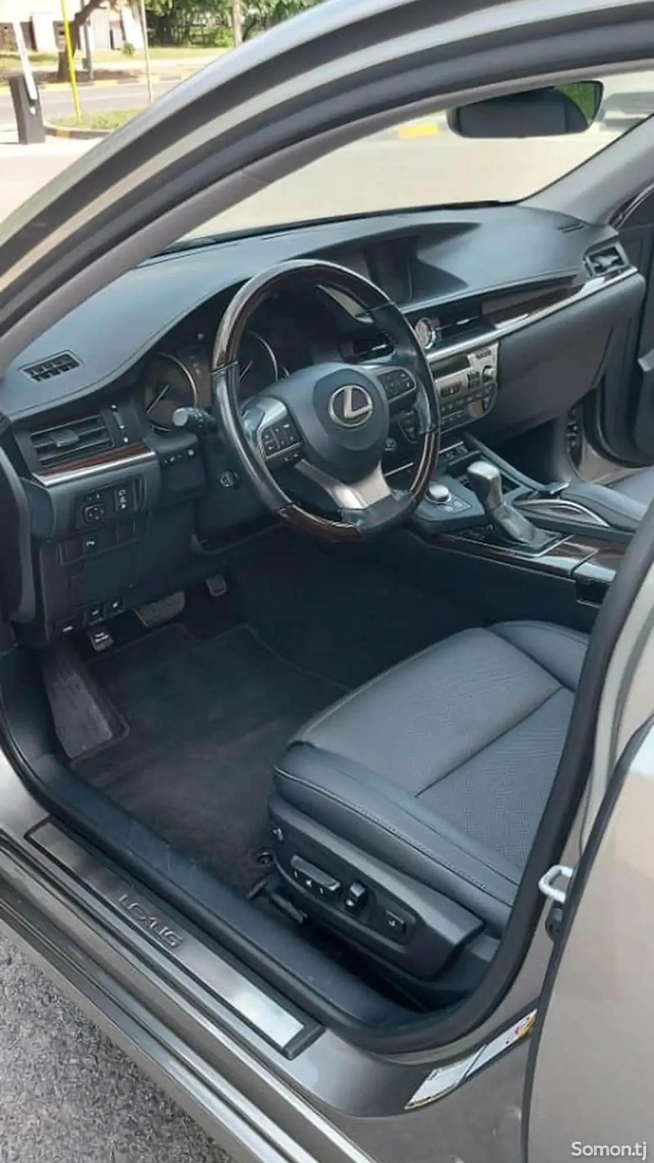 Lexus ES series 2016 · 3.0 AT
