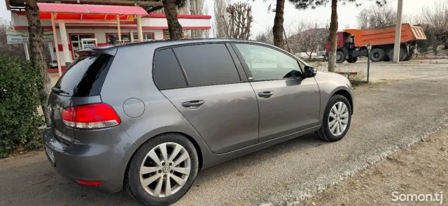 Volkswagen Golf 2011 · 1.2 MT
