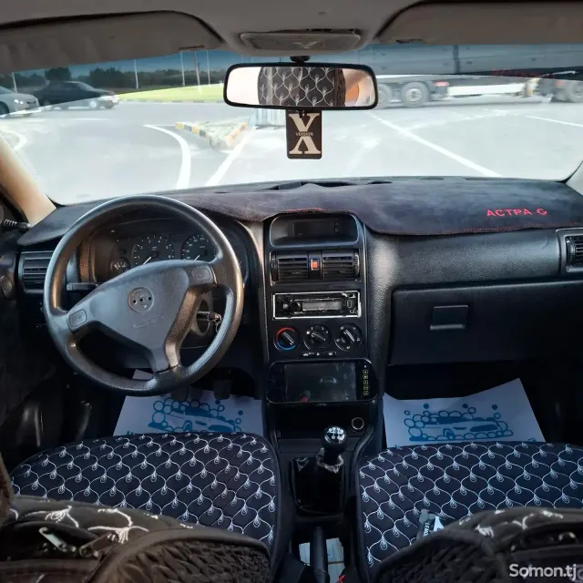 Opel Astra G 1998 · 1.6 MT