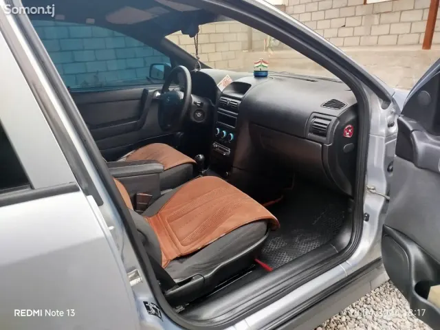 Opel Astra G 2002 · 1.6 MT