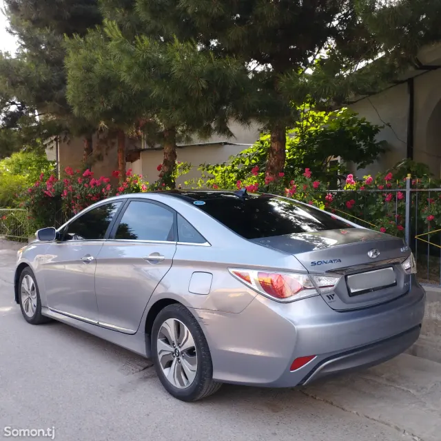 Hyundai Sonata 2014 · 2.4 AT