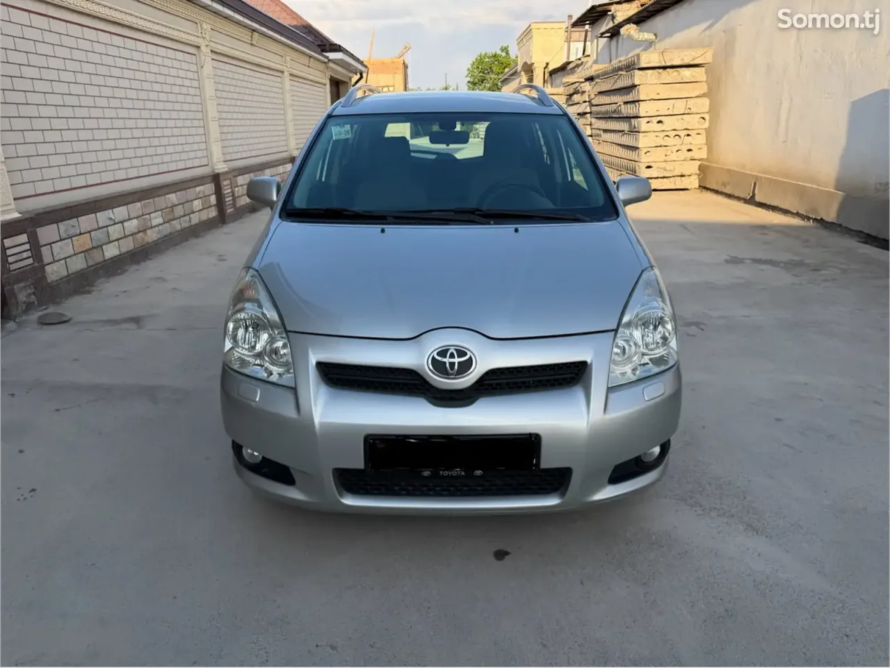 Toyota Corolla Verso 2008 · 2.2 MT