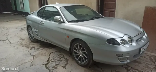 Hyundai Tiburon 2001 · 2.0 MT