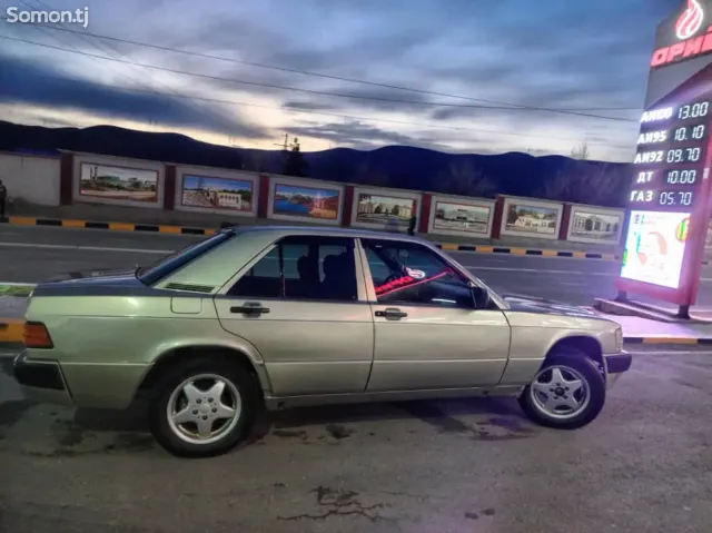 Mercedes-Benz W201 1994 · 2.0 MT