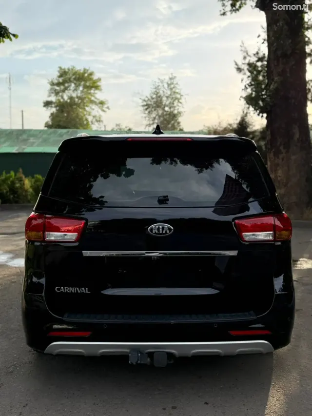 Kia Carnival 2014 · 2.2 AT