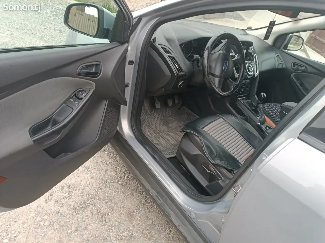 Ford Focus 2012 · 1.6 MT