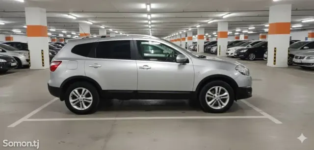 Nissan Qashqai+2 2012 · 2.2 AT