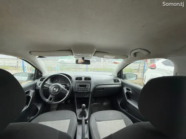 Volkswagen Polo 2015 · 1.6 MT