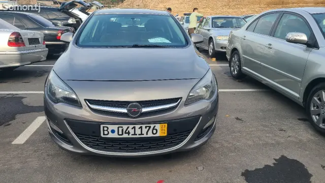 Opel Astra J 2017 · 1.4 MT