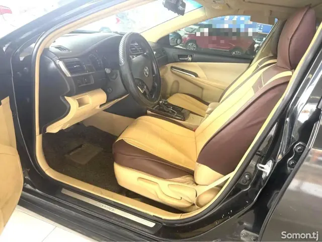 Toyota Camry 2016 · 2.0 AT
