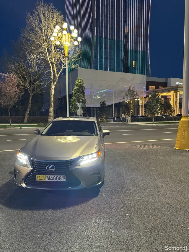 Lexus ES series 2017 · 2.5 AT