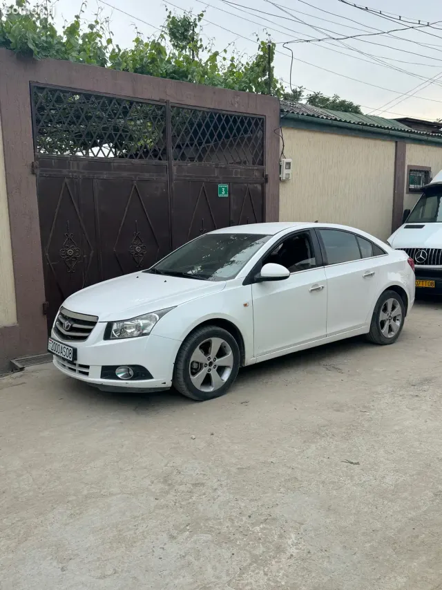 Chevrolet Cruze 2010 · 1.8 MT