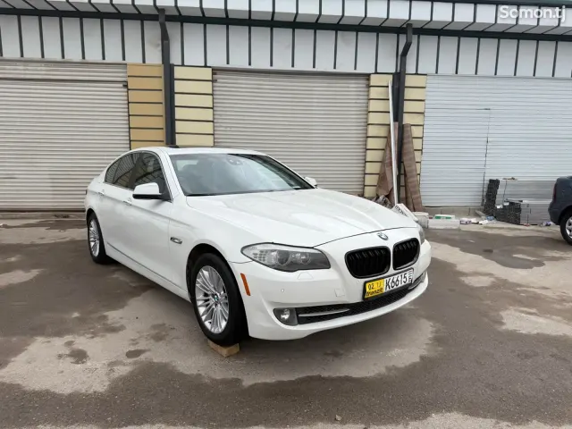 BMW M5 2010 · 3.0 AT