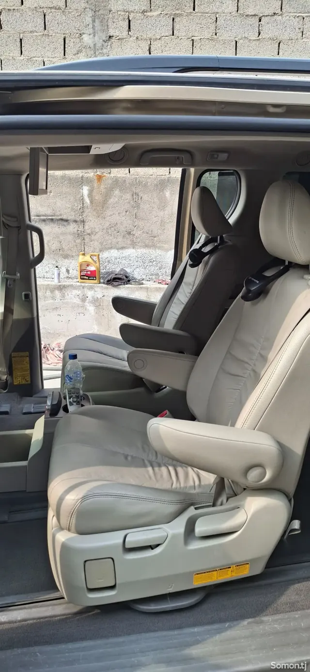 Toyota Sienna 2014 · 3.5 AT