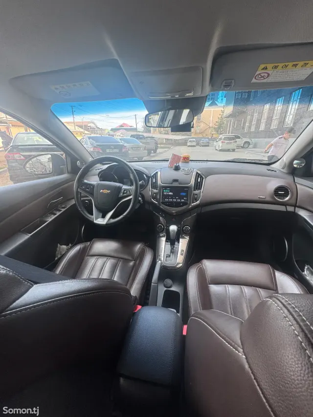 Chevrolet Cruze 2015 · 1.8 AT