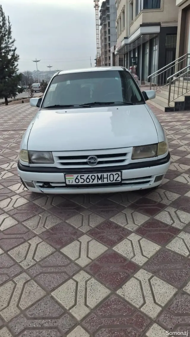 Opel Astra F 1994 · 1.6 MT