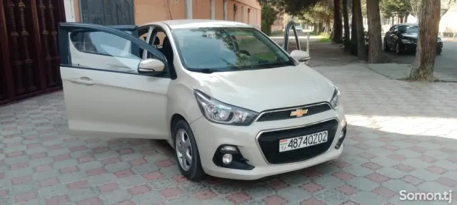 Chevrolet Spark 2015 · 1.0 AT