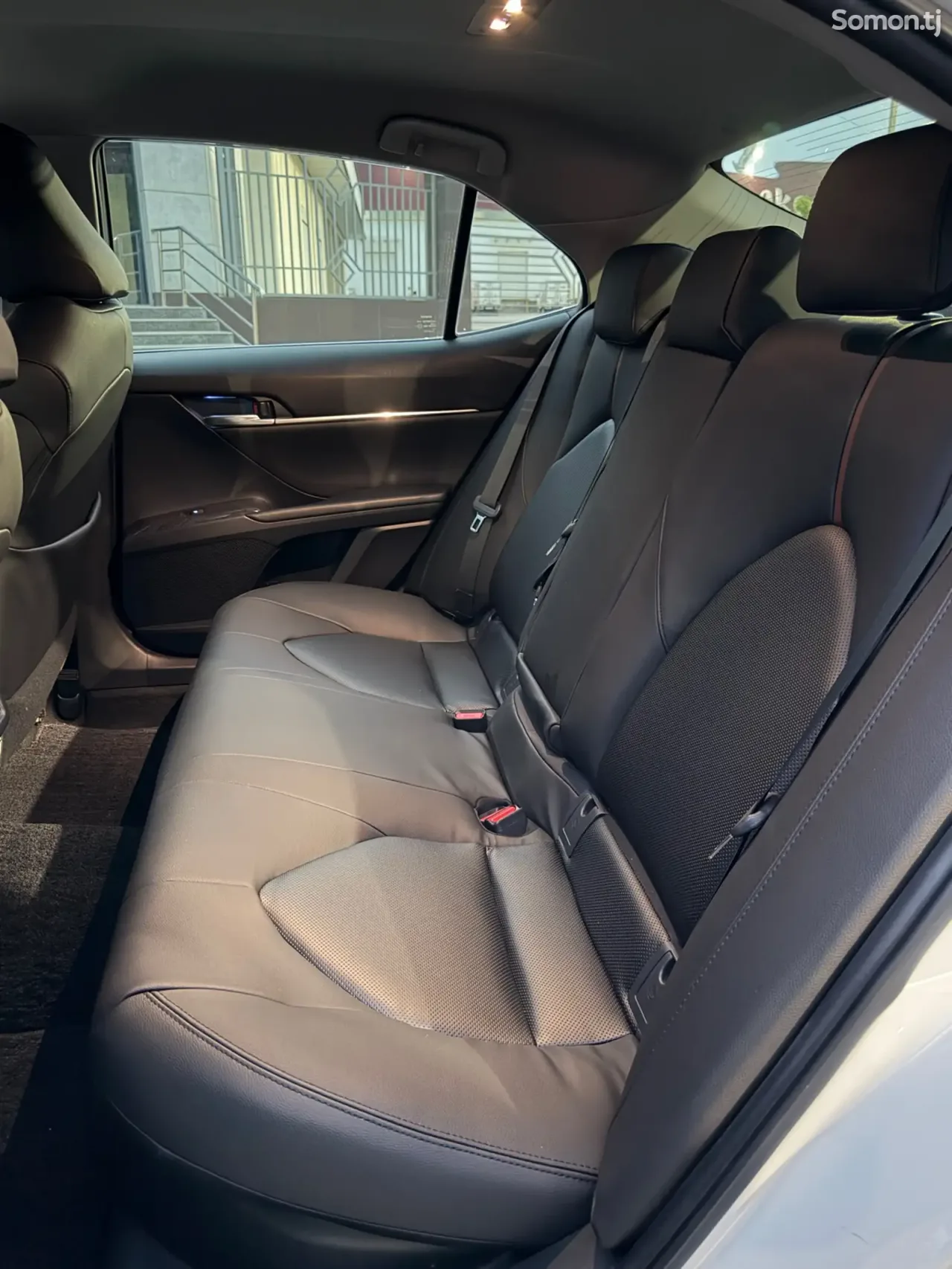 Toyota Camry 2018 · 2.5 AT
