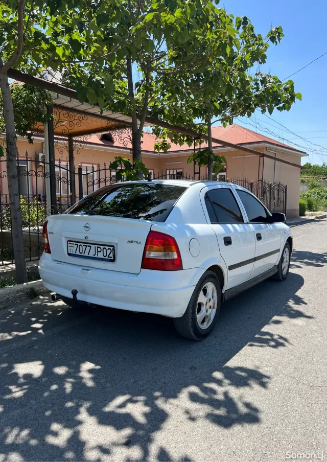 Opel Astra G 1999 · 1.6 MT