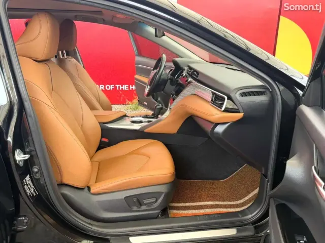 Toyota Camry 2019 · 2.5 AT
