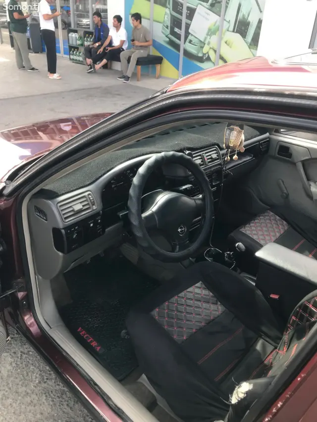 Opel Vectra A 1991 · 1.6 MT