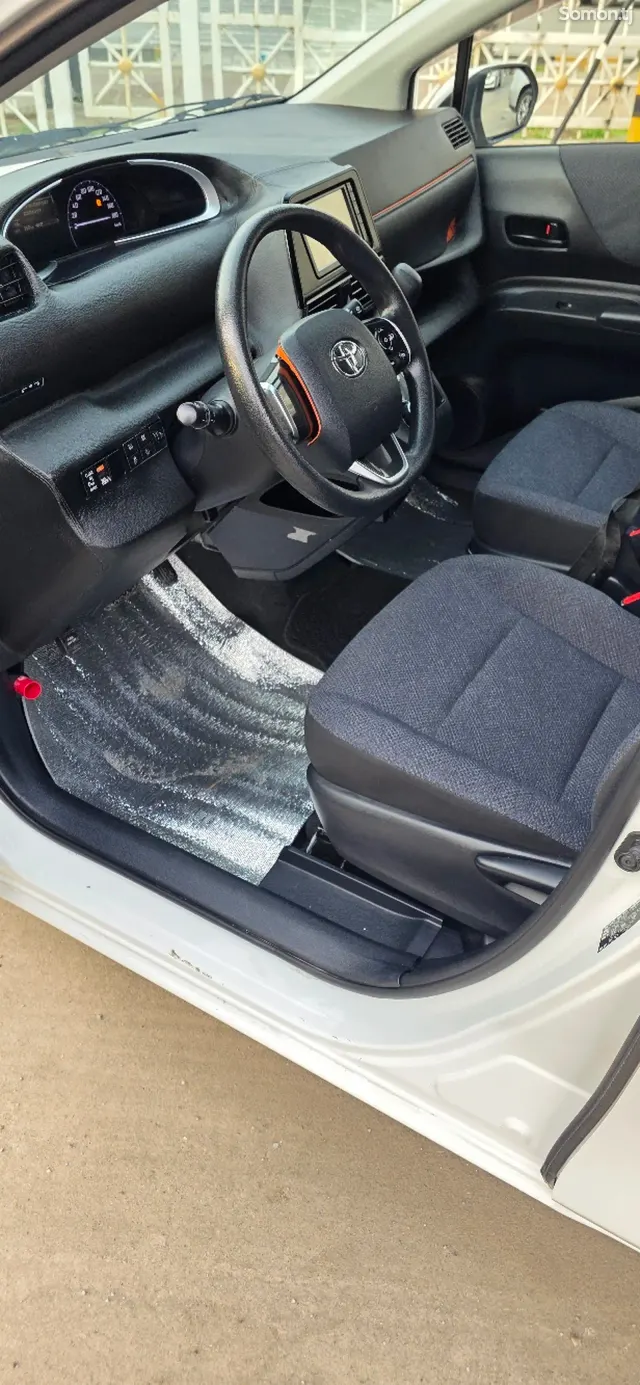 Toyota Sienta 2016 · 1.5 CVT
