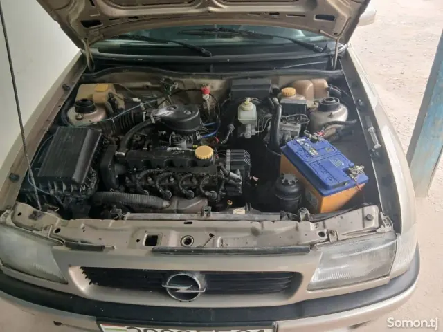 Opel Astra F 1996 · 1.6 MT
