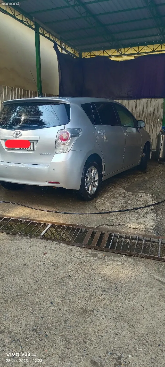Toyota Corolla Verso 2010 · 1.8 MT