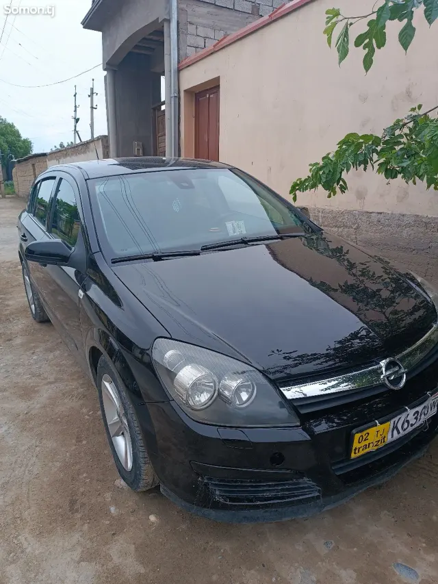 Opel Astra H 2004 · 1.6 MT